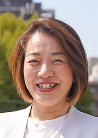 大津 美奈子 氏